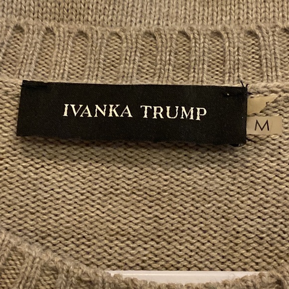 🇺🇸 Ivanka TRUMP Bling Sweater- Medium - Picture 7 of 9
